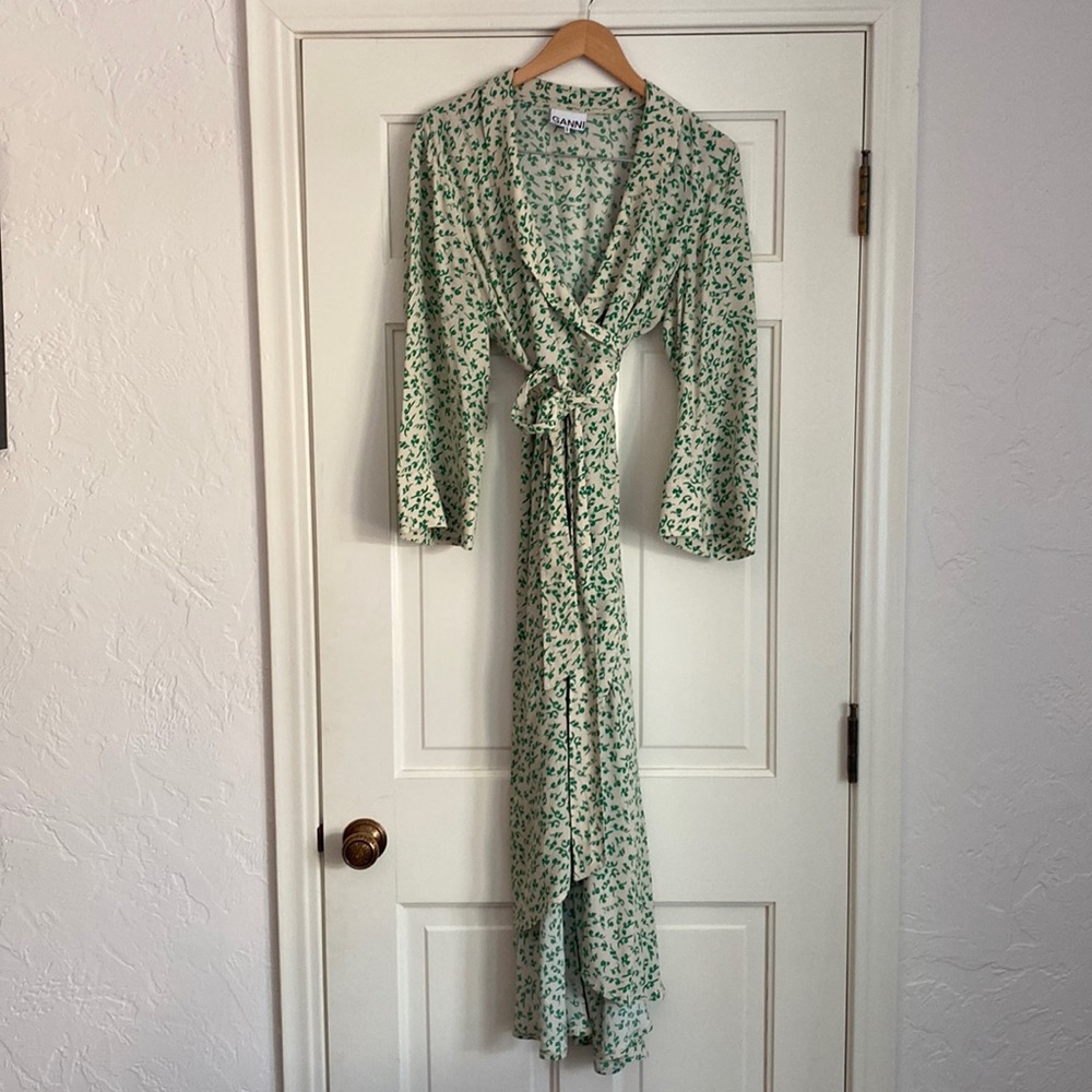 Ganni midi crepe wrap dress. Green and crème.